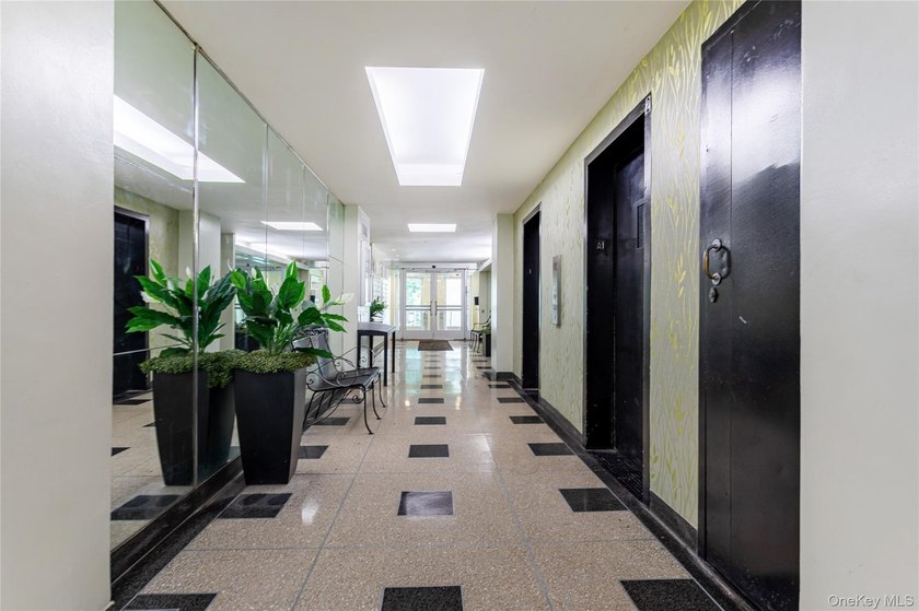 Magnificently renovated 2-bedroom apartment with stainless steel - photo 4