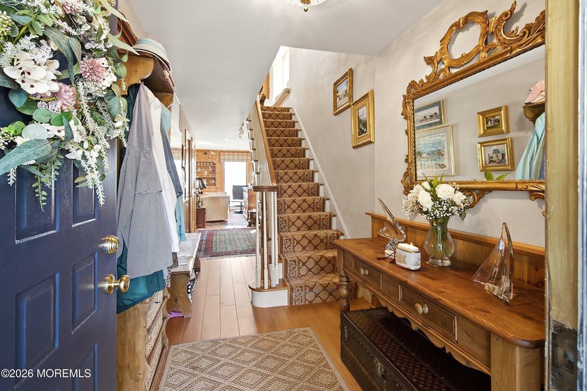 Exceptional waterfront end-unit townhouse in the highly - photo 6