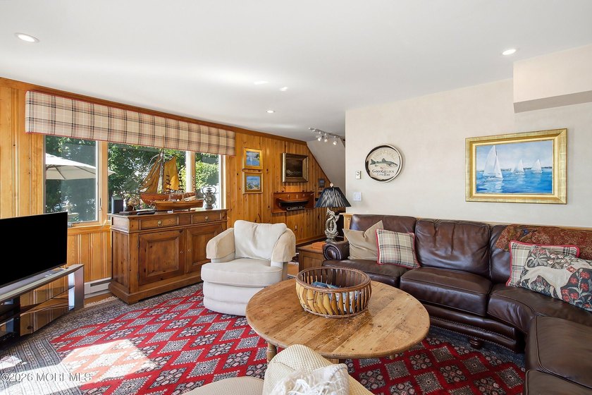 Exceptional waterfront end-unit townhouse in the highly - photo 9