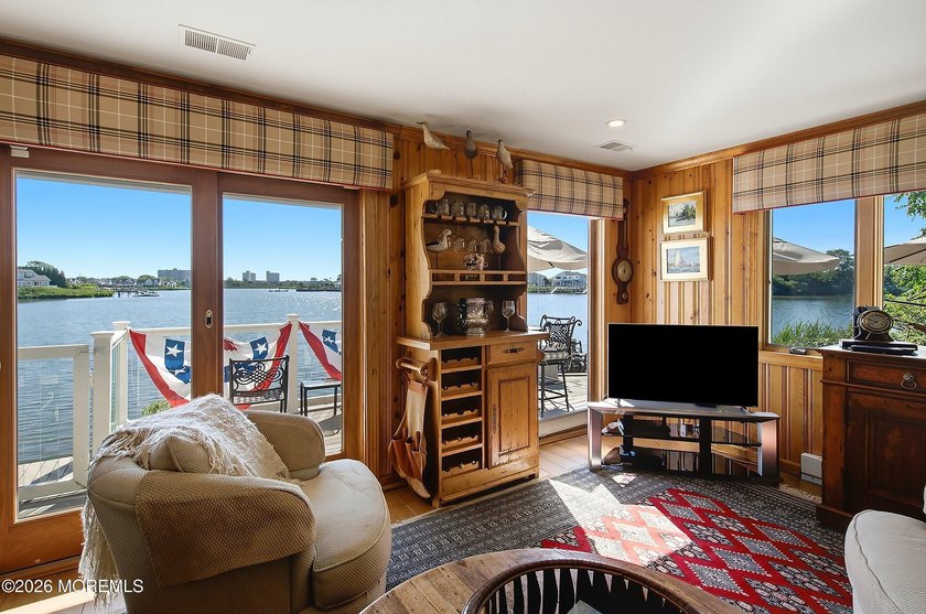 Exceptional waterfront end-unit townhouse in the highly - photo 10