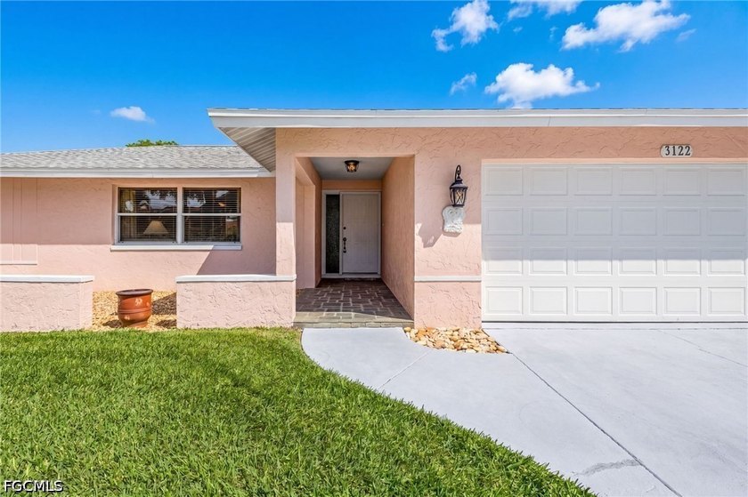 BACK UP OFFERS ACCEPTED - STILL AVAILABLE FOR SHOWINGS Beautiful - photo 3