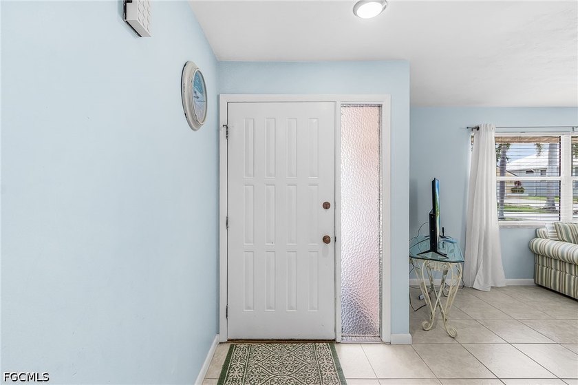 BACK UP OFFERS ACCEPTED - STILL AVAILABLE FOR SHOWINGS Beautiful - photo 4