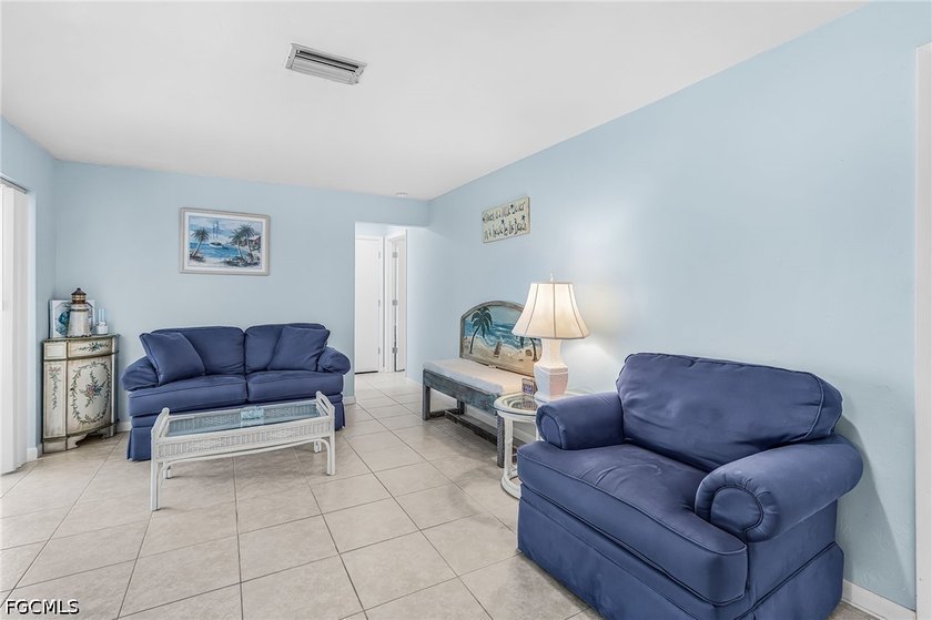 BACK UP OFFERS ACCEPTED - STILL AVAILABLE FOR SHOWINGS Beautiful - photo 8