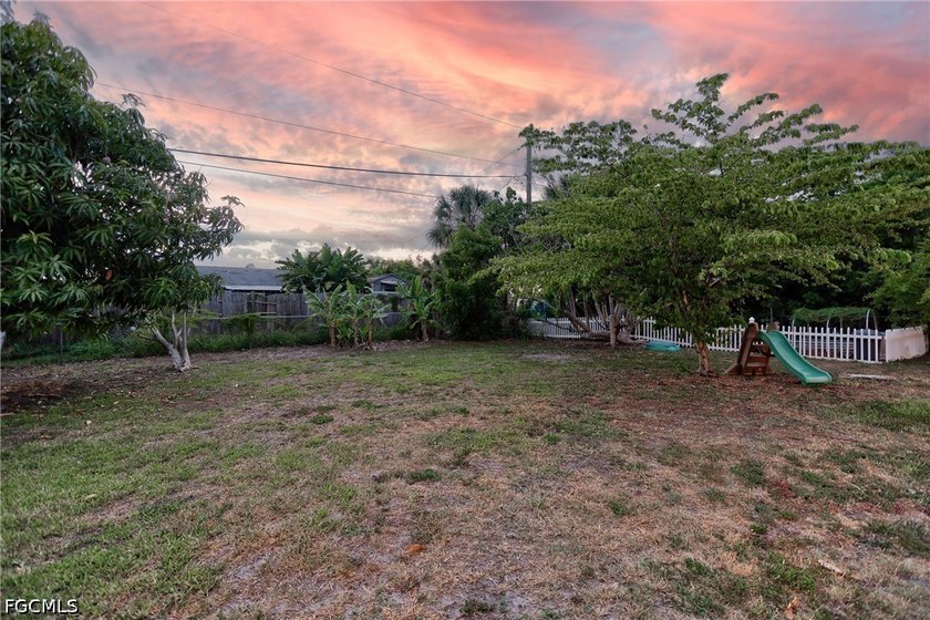 This charming 2-bedroom, 2-bathroom, 1-car garage home is - photo 3