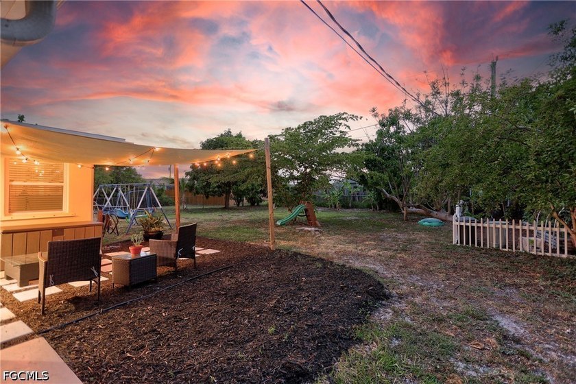 This charming 2-bedroom, 2-bathroom, 1-car garage home is - photo 4
