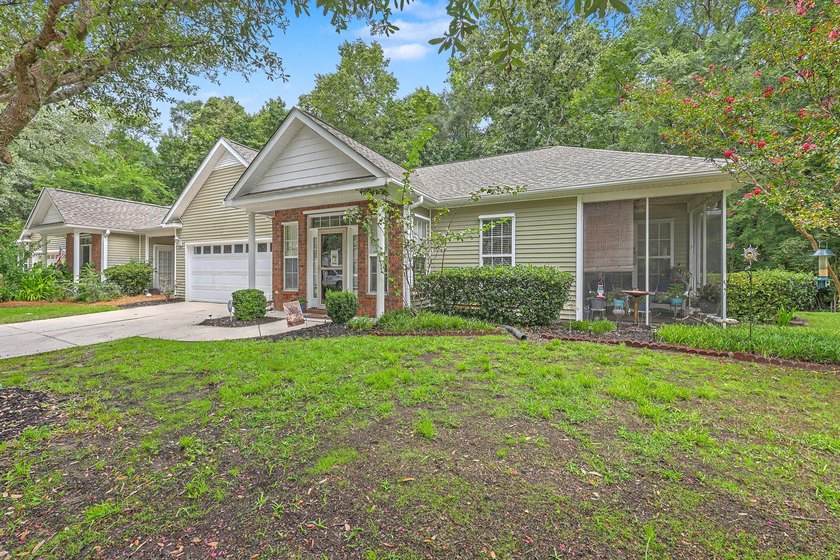 Welcome to this well-maintained single-story villa tucked away - photo 4