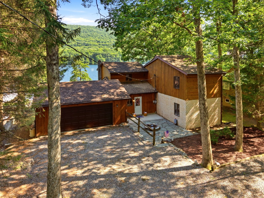 3 bedroom Lakefront Contemporary on Power-boating Lake! - photo 32