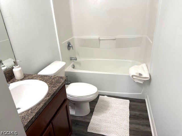 GORGEOUS SINGLE FAMILY HOME. 4-BEDROOM HOME IN A QUIET - photo 5