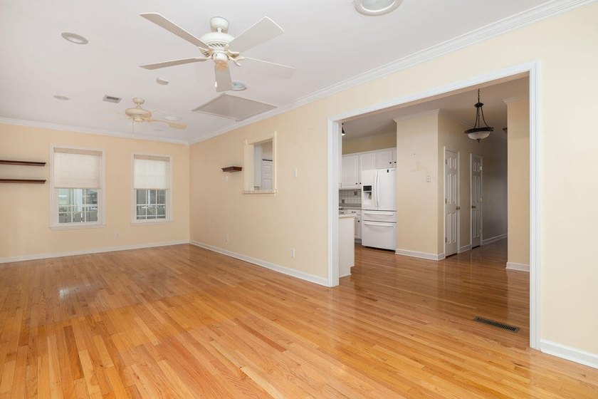 Wonderful layout with separate DR and LR and large family room - photo 5