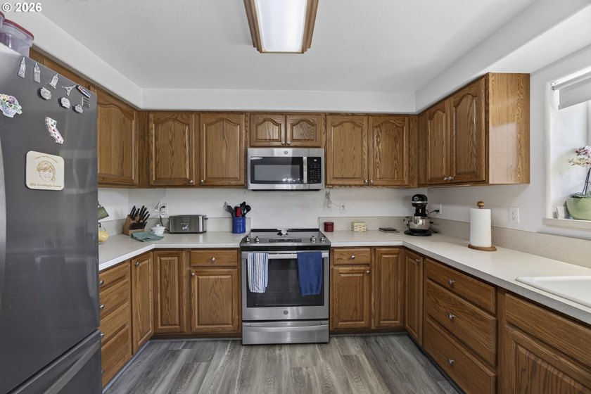 Welcome to this beautifully updated 4-bedroom, 2.5-bath home - photo 11