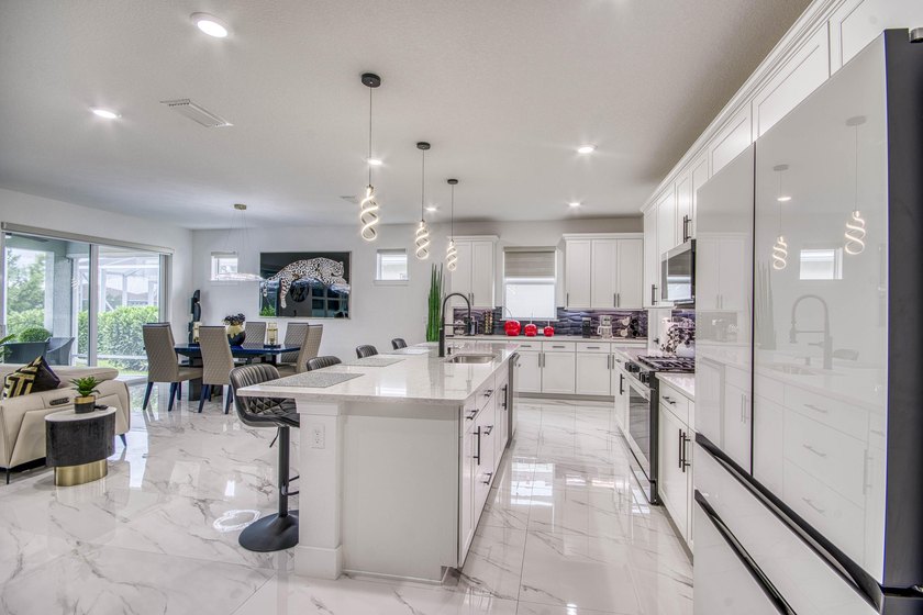 Fully remodeled and impeccably upgraded, this stunning 2 bed 2 - photo 14