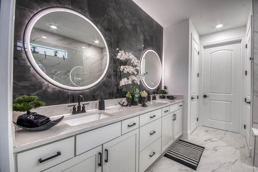 Fully remodeled and impeccably upgraded, this stunning 2 bed 2 - photo 17