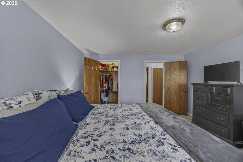 Welcome to this beautifully updated 4-bedroom, 2.5-bath home - photo 17