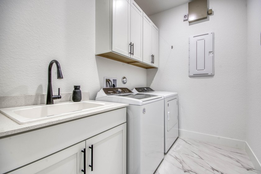 Fully remodeled and impeccably upgraded, this stunning 2 bed 2 - photo 23