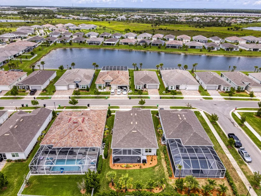 Fully remodeled and impeccably upgraded, this stunning 2 bed 2 - photo 39