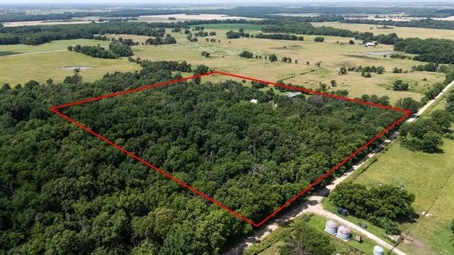 Private 10-acre retreat with two homes and mature timber. Here - photo 6