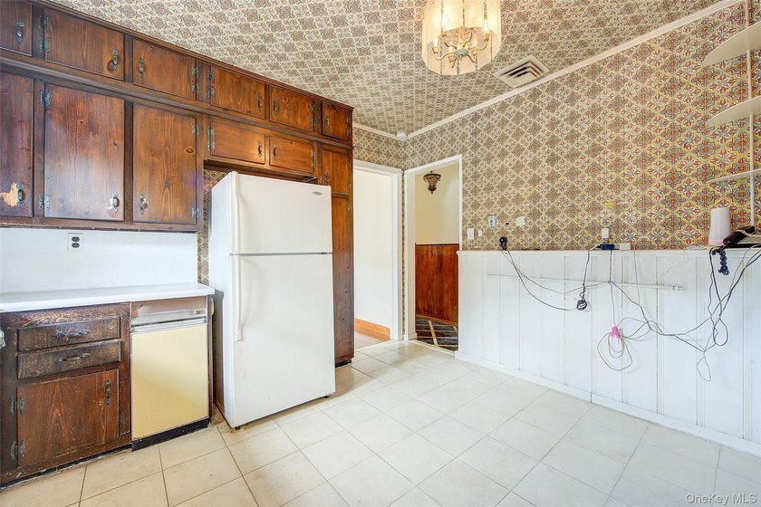 Welcome to 227-12 53rd Avenue, a remarkably spacious ranch - photo 9