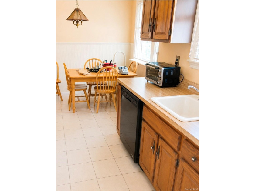 Bradford Model in the Desirable Sunrise Village Gated Community - photo 8