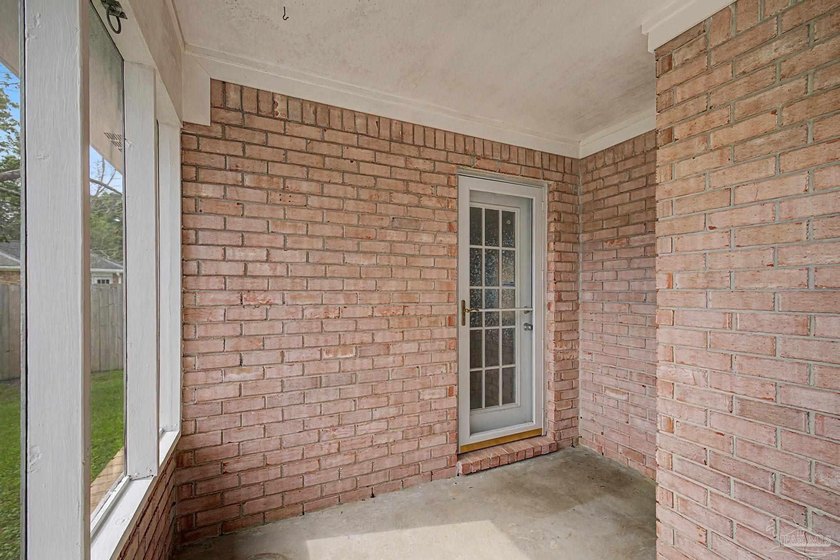 Welcome to this spacious and inviting 3-bedroom, 2-bath home - photo 12