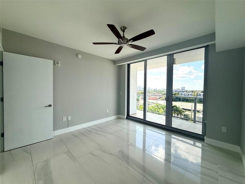 PRICED TO SELL !!! this sparkling new 2/2 condo in the luxury - photo 14
