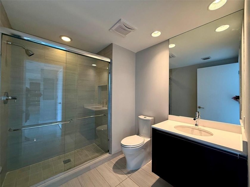 PRICED TO SELL !!! this sparkling new 2/2 condo in the luxury - photo 16