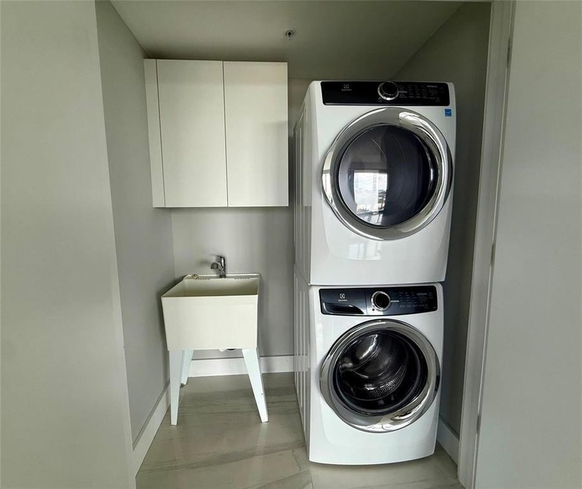 PRICED TO SELL !!! this sparkling new 2/2 condo in the luxury - photo 17