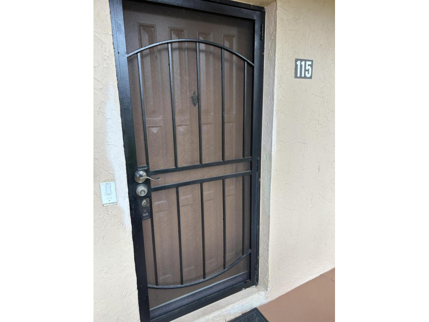 Welcome to this beautifully updated 2-bedroom, 2-bathroom - photo 20