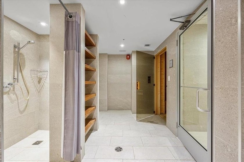PRICED TO SELL !!! this sparkling new 2/2 condo in the luxury - photo 26