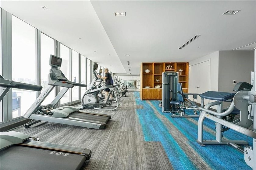 PRICED TO SELL !!! this sparkling new 2/2 condo in the luxury - photo 27