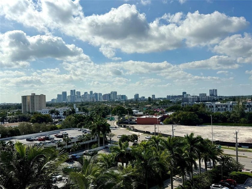 PRICED TO SELL !!! this sparkling new 2/2 condo in the luxury - photo 30