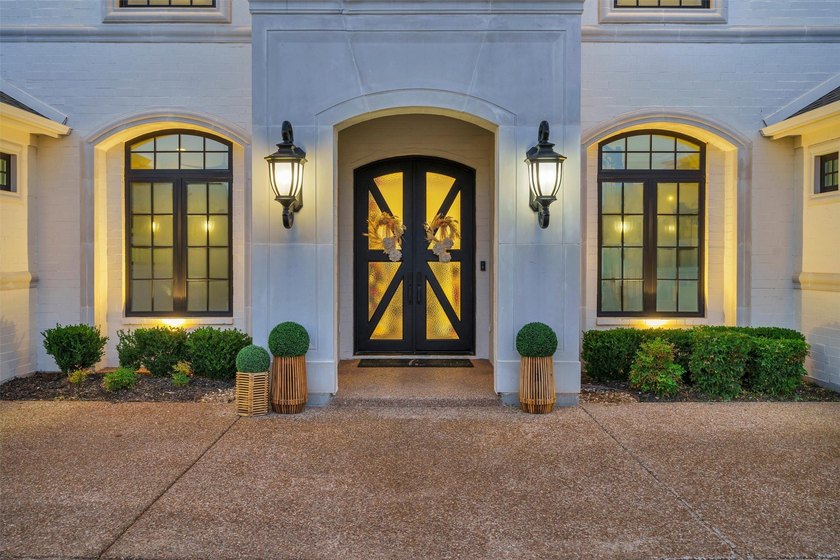 There are luxury homes... and then there are homes that define a - photo 2