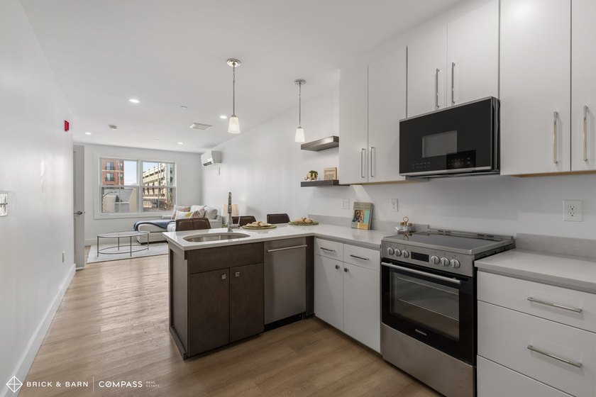 Come see the final unit available at 238 Deer Street, an - photo 4