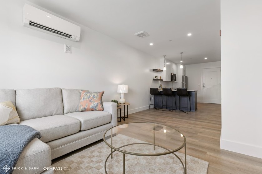 Come see the final unit available at 238 Deer Street, an - photo 7