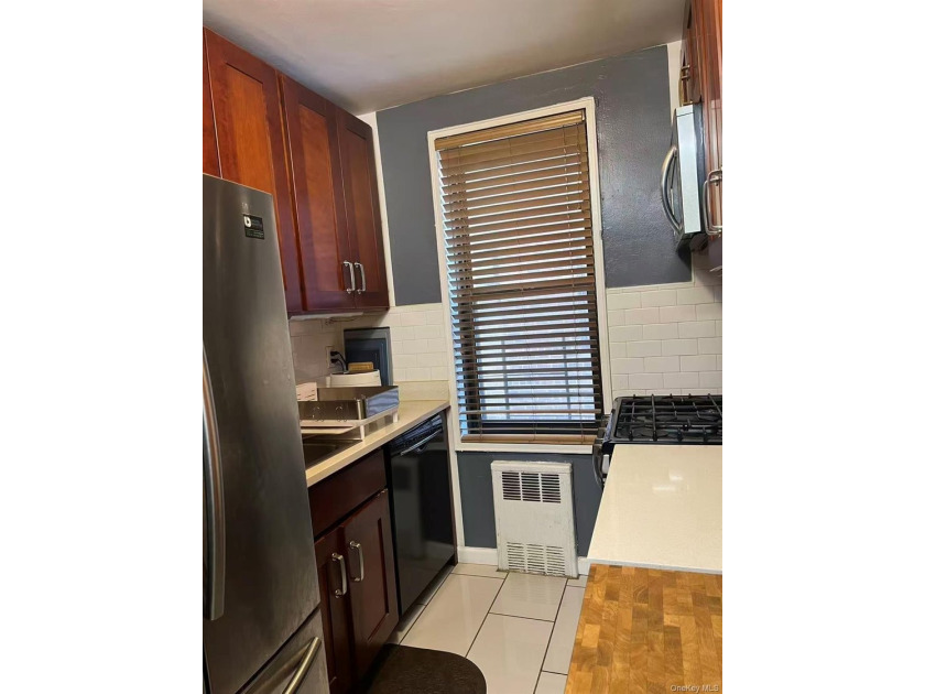 Discover this oversized, move-in ready Junior 4 co-op in the - photo 12