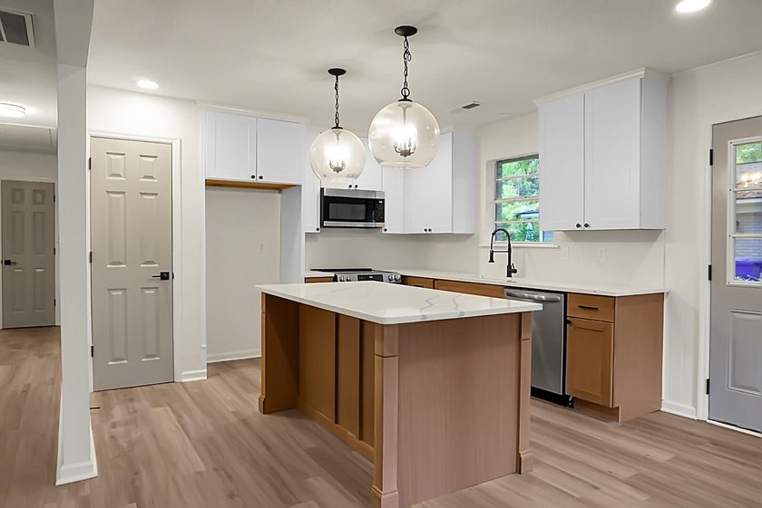 Welcome to 2052 Vestry Drive, a beautifully renovated 3-bedroom - photo 8