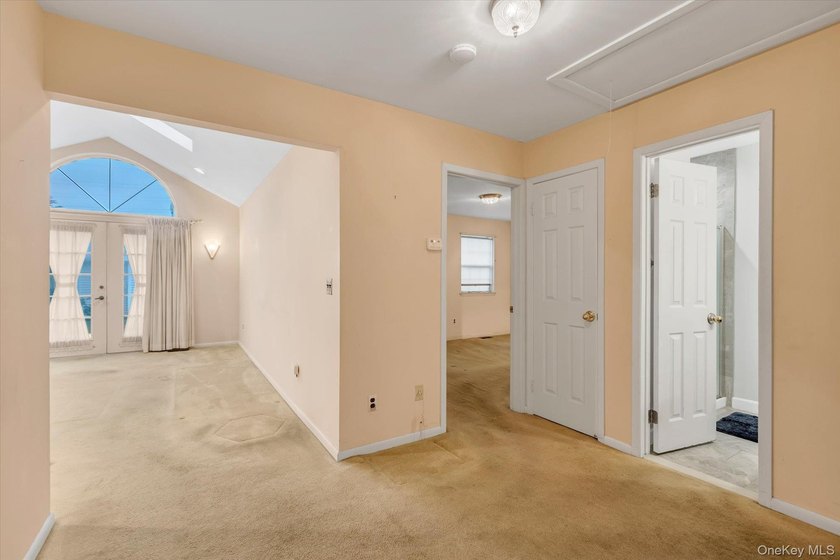 Welcome to 7 Daria Dr. Oakdale, NY - Windmill Gate 55+ Community - photo 3
