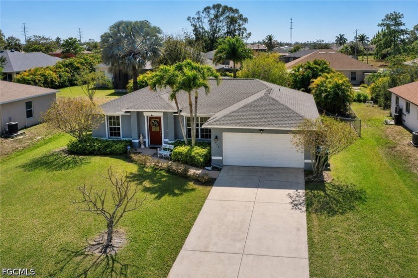 Set your sights on this stunning single-family pool home. With - photo 4