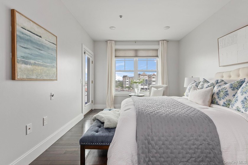 Experience Luxury Living In This Stunning 2 Bedroom, 2 Bathroom - photo 7