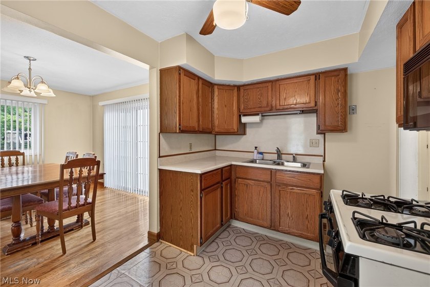 Well maintained 3 bed and 1 bath Cape-Cod. Includes dining room - photo 4