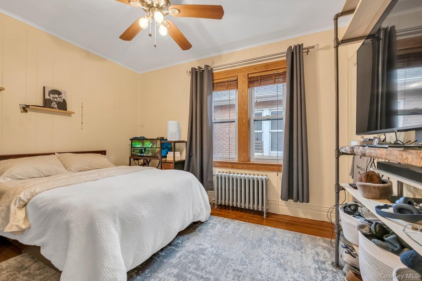 Brick detached 2-family home featuring a spacious 5-room - photo 11