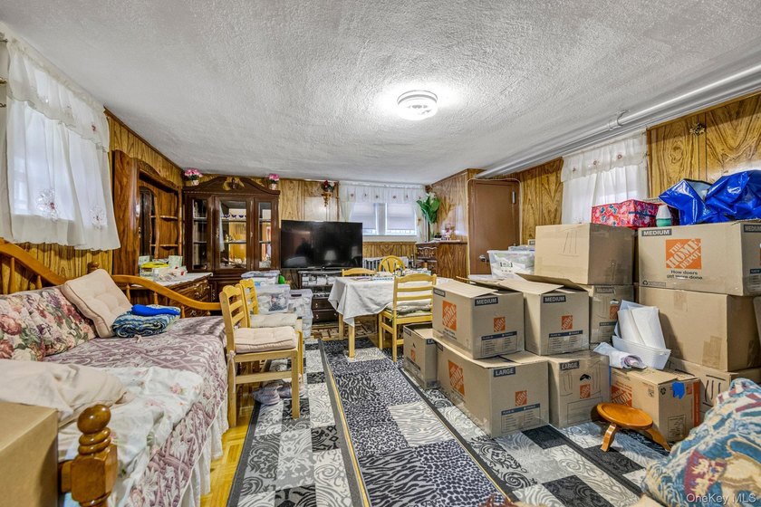 Brick detached 2-family home featuring a spacious 5-room - photo 15