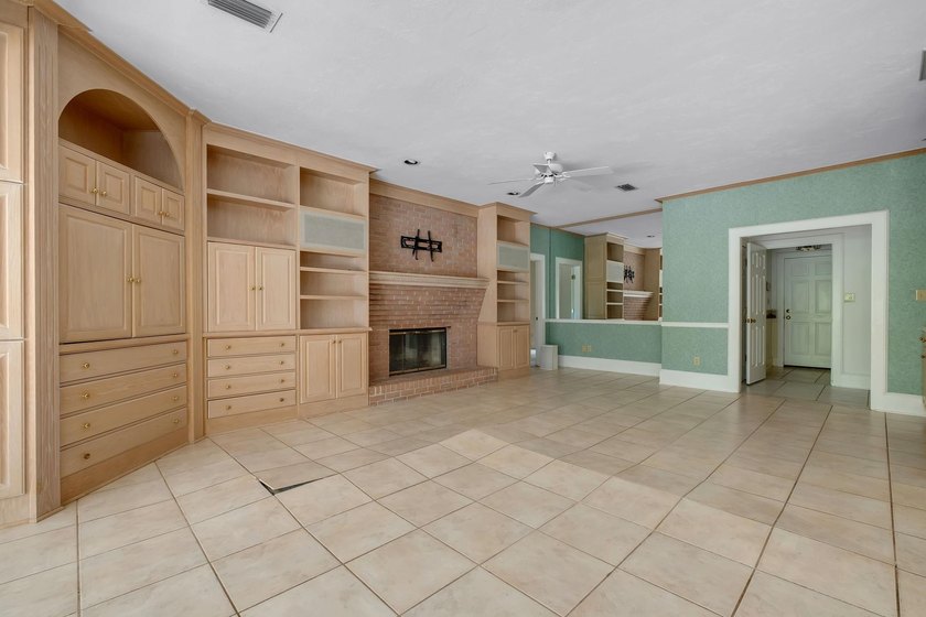 Bankruptcy and Short Sale. Additional Buyer Premium to the - photo 15