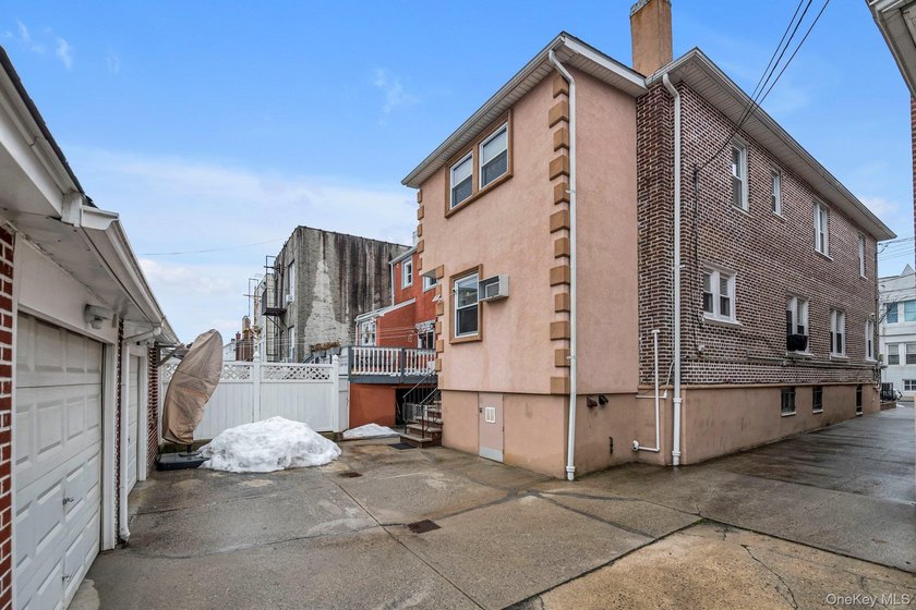 Brick detached 2-family home featuring a spacious 5-room - photo 19