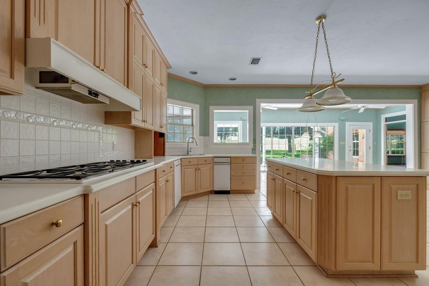 Bankruptcy and Short Sale. Additional Buyer Premium to the - photo 20