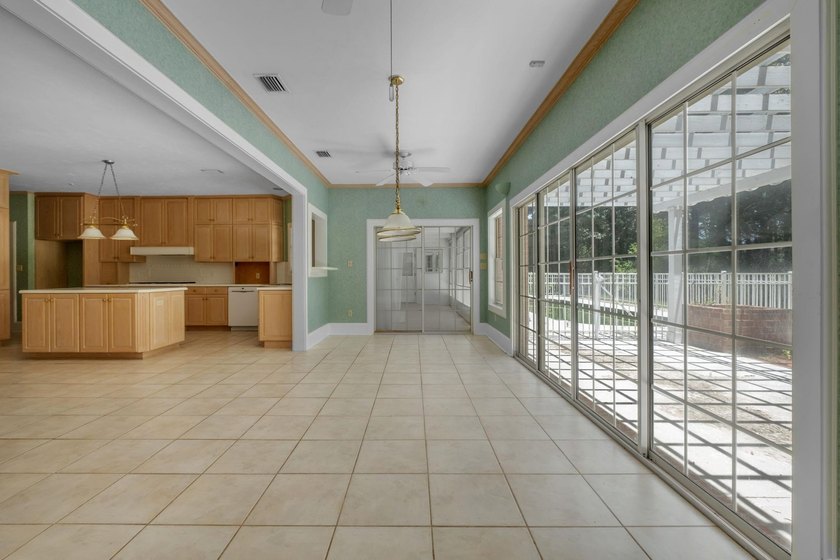 Bankruptcy and Short Sale. Additional Buyer Premium to the - photo 21