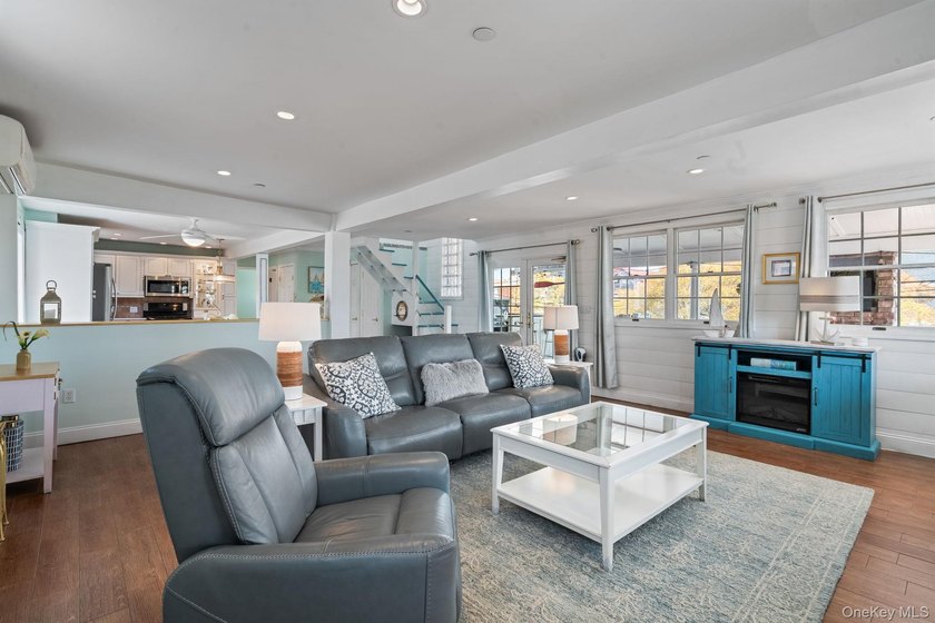 Discover Your Coastal Dream: Bay &amp; Beach Views from this West - photo 3