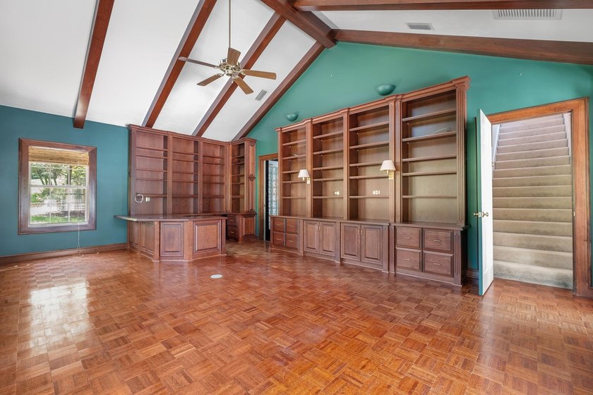 Bankruptcy and Short Sale. Additional Buyer Premium to the - photo 31