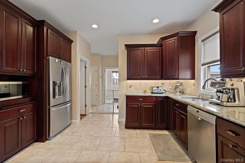 Welcome to 46 Wyoming Avenue - a raised beach-side 2 bedroom-2 - photo 9
