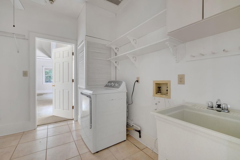 Bankruptcy and Short Sale. Additional Buyer Premium to the - photo 43