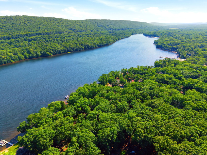 3 bedroom Lakefront Contemporary on Power-boating Lake! - photo 39